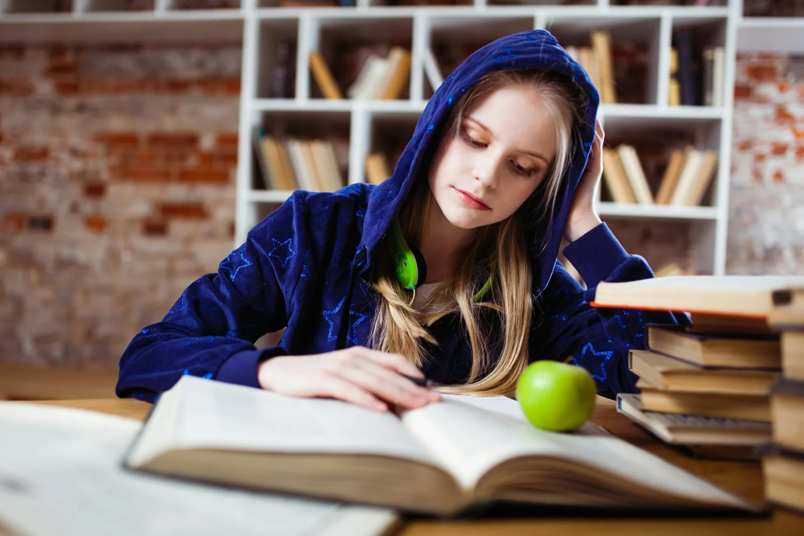 Como aprender inglês sozinho: Técnicas que funcionam 2025