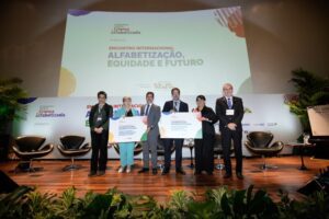 Encontro Internacional Discute Compromisso com a Alfabetização