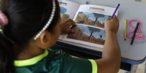 Criança Revela a Lula que Aprendizado da Leitura Abriu um “Mundo Mágico”